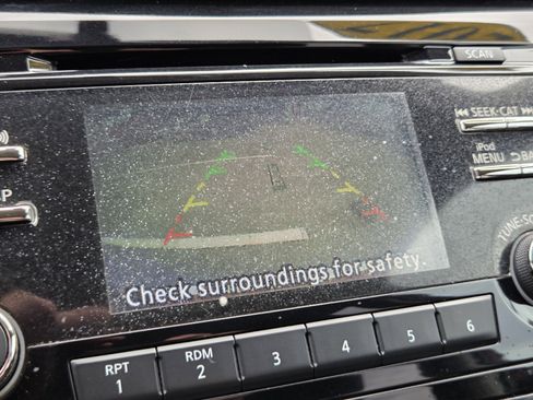 Used 2017 Nissan Rogue SV image 25