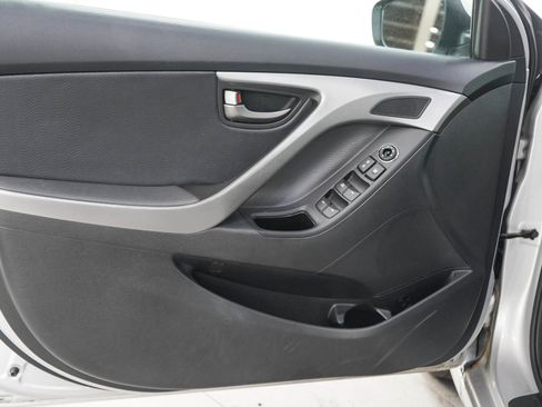 Used 2013 Hyundai Elantra Limited FWD image 17