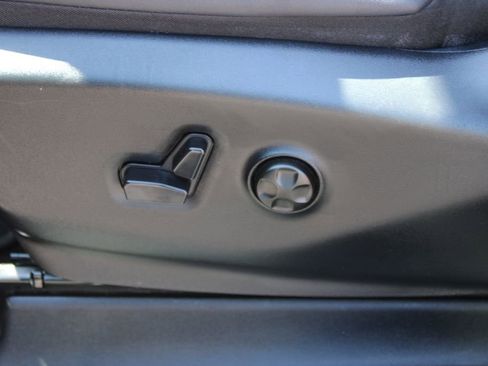 Used 2025 Chrysler Pacifica Select FWD image 18