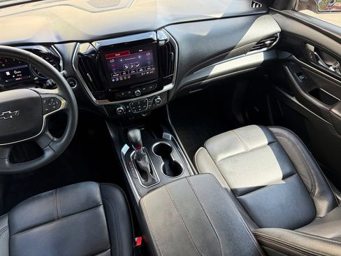 Used 2023 Chevrolet Traverse RS FWD image 29