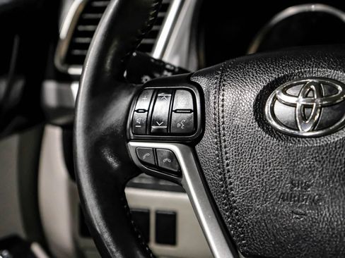 Used 2018 Toyota Highlander XLE w/ Protection Package #3 AWD/4WD image 16