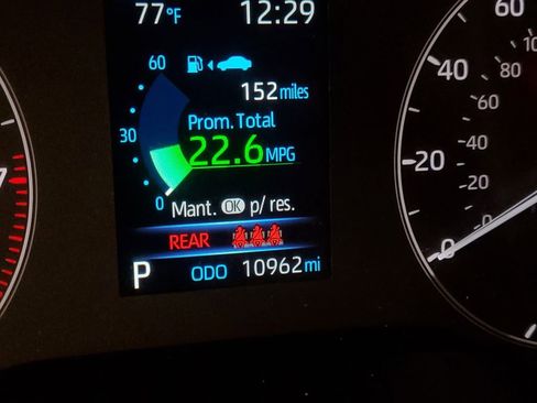 Used 2023 Toyota Corolla Cross L image 23