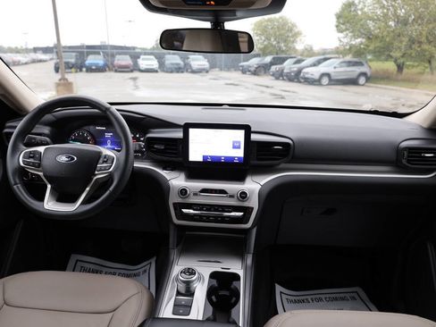 Used 2023 Ford Explorer XLT image 14