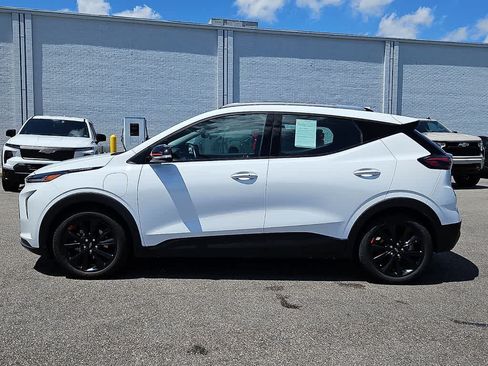 Used 2023 Chevrolet Bolt EUV LT w/ Convenience Package FWD image 7