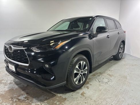 Used 2023 Toyota Highlander L image 2