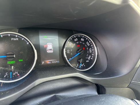 Used 2021 Toyota RAV4 LE AWD/4WD image 8