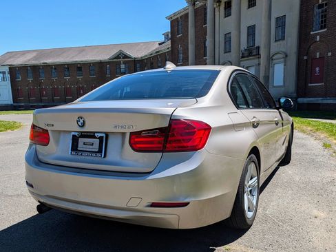 Used 2013 BMW 320i xDrive Sedan AWD/4WD image 4