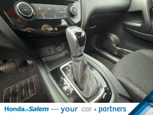 Used 2018 Nissan Rogue Sport S image 19