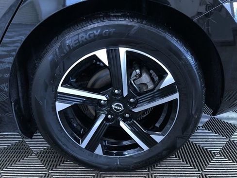 Used 2025 Nissan Sentra SV image 17