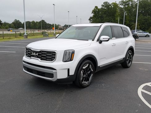 Used 2025 Kia Telluride S FWD image 7
