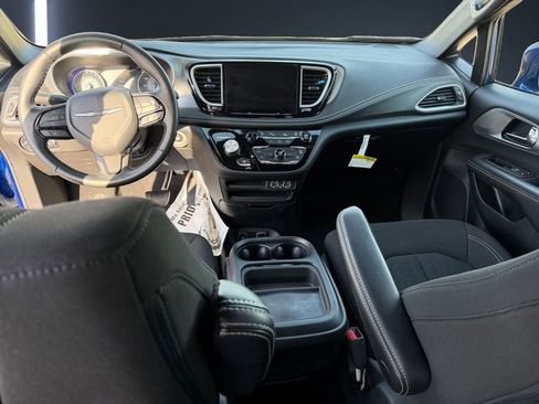 Used 2021 Chrysler Pacifica Touring w/ S Appearance Package FWD image 10