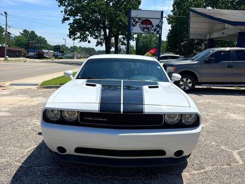 Used 2013 Dodge Challenger SXT RWD image 2