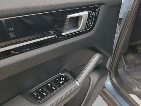 Used 2020 Porsche Cayenne E-Hybrid image 21