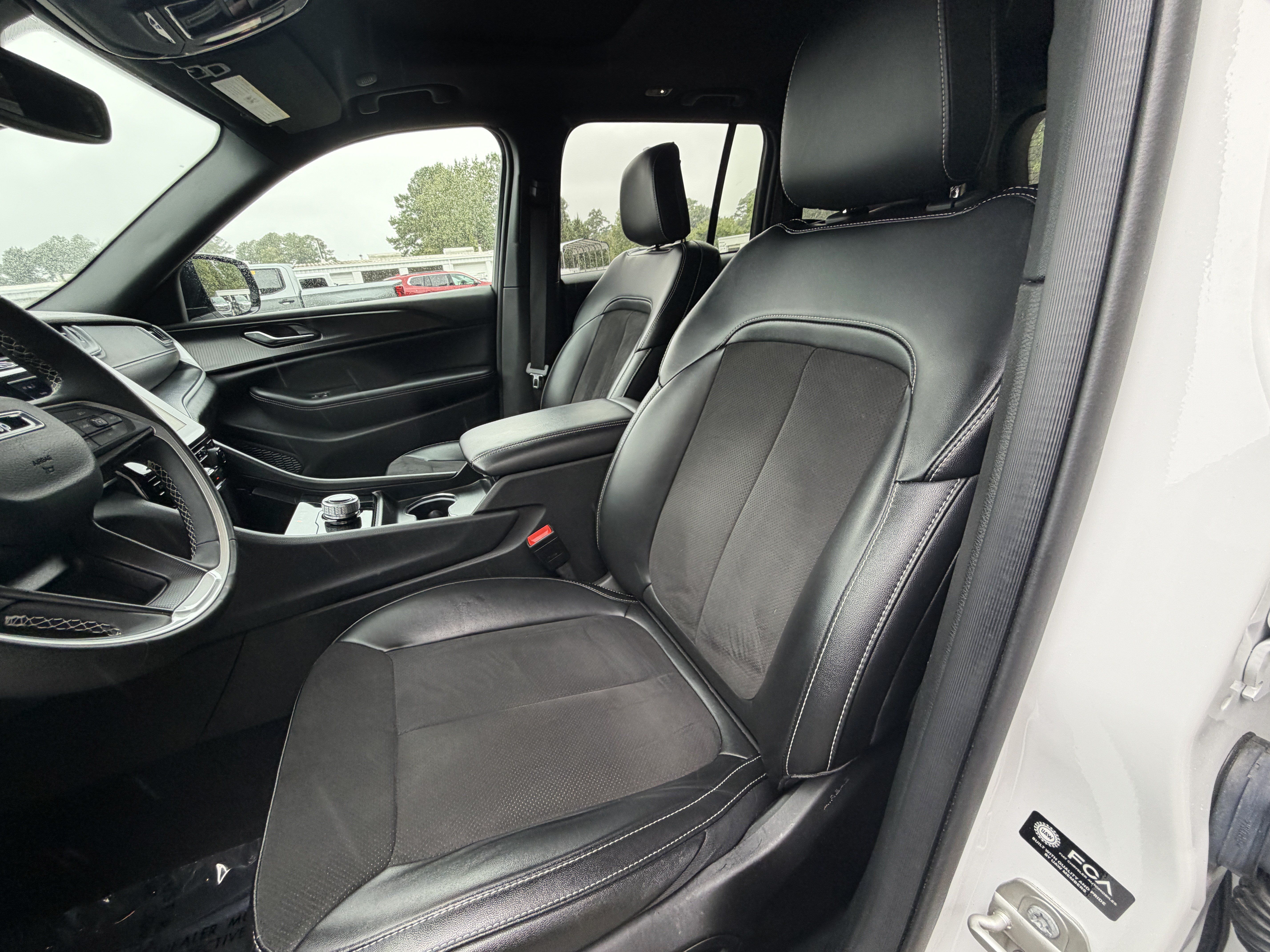 Used 2024 Jeep Grand Cherokee Altitude RWD image 15