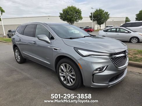 Used 2023 Buick Enclave Avenir w/ Avenir Technology Package AWD/4WD image 2