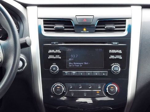 Used 2015 Nissan Altima 2.5 S w/ Power Driver Seat Package FWD image 13