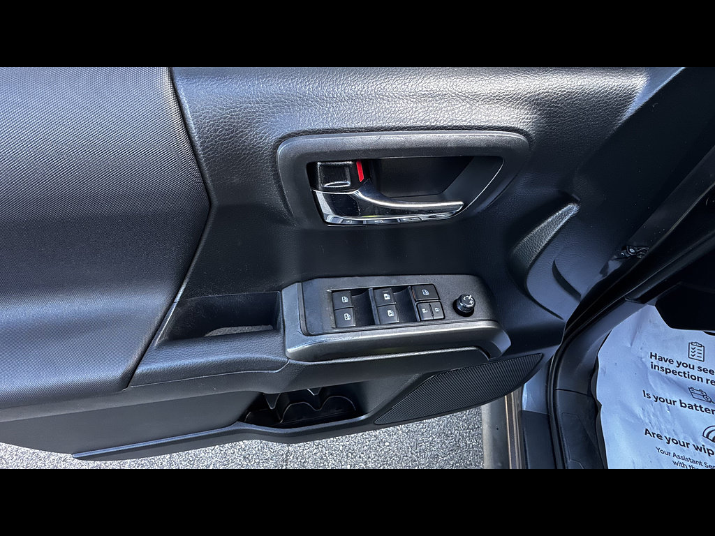 Certified 2019 Toyota Tacoma TRD Off-Road AWD/4WD image 21