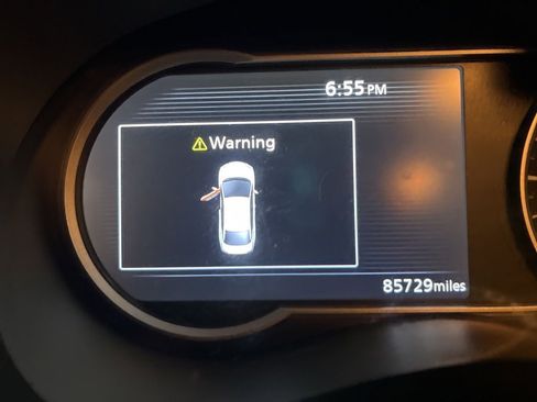 Used 2021 Nissan Versa SV image 10