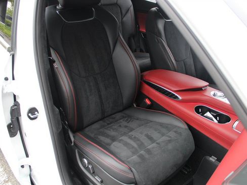 Used 2022 Genesis GV70 3.5T Sport w/ Sport Prestige Package AWD/4WD image 32