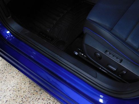 Used 2025 Volkswagen Golf R Black Edition image 29