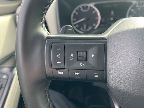 Used 2025 Nissan Rogue SV image 16