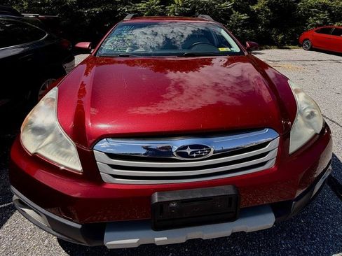 Used 2011 Subaru Outback 3.6R Limited AWD/4WD image 2