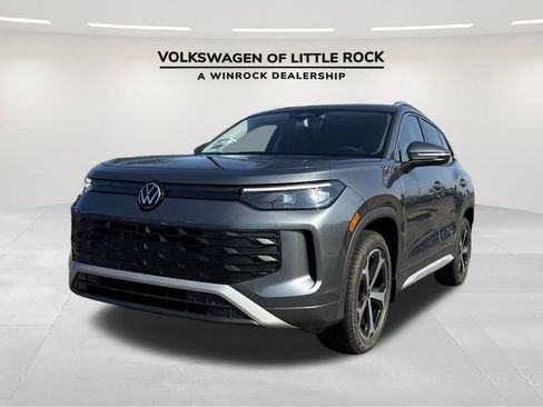 New 2025 Volkswagen Tiguan SE image 1