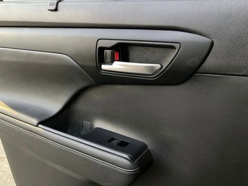 Used 2023 Toyota Highlander XSE image 13