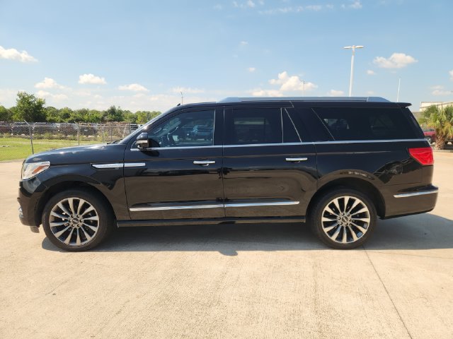 Used 2019 Lincoln Navigator L Select RWD image 4