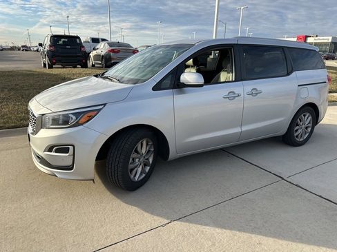 Used 2020 Kia Sedona EX image 1