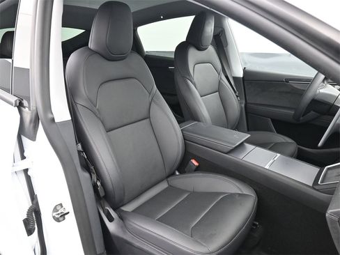 Used 2026 Tesla Model Y Long Range image 12