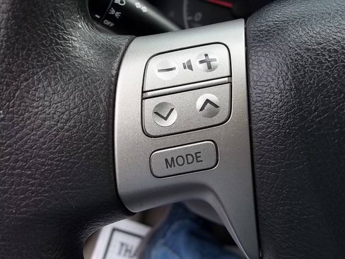 Used 2013 Toyota Corolla LE FWD image 18