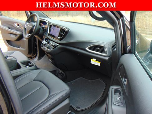 New 2026 Chrysler Pacifica Select FWD image 37