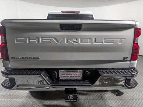 Used 2022 Chevrolet Silverado 2500 LT w/ Convenience Package image 7