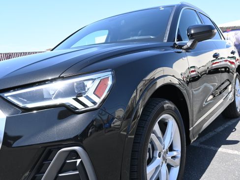Used 2020 Audi Q3 2.0T Premium Plus w/ Premium Plus Package AWD/4WD image 14
