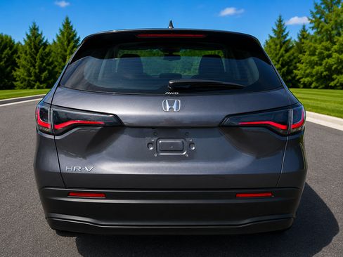 Used 2024 Honda HR-V LX image 3
