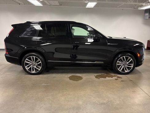 New 2026 Cadillac Vistiq Sport w/ LPO, Floor Liner Package image 22