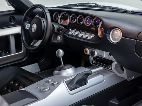 Used 2005 Ford GT RWD image 36