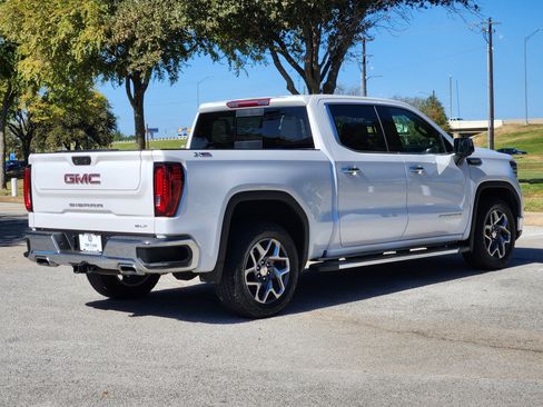 Certified 2023 GMC Sierra 1500 SLT image 7