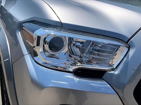 Certified 2021 Toyota Tacoma SR5 AWD/4WD image 30