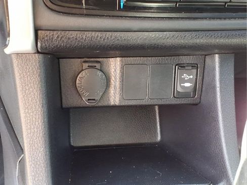 Used 2019 Toyota Corolla LE FWD image 19