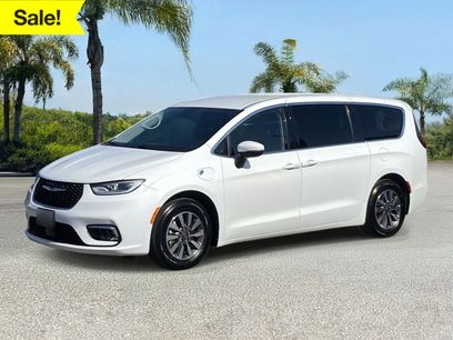 Used 2023 Chrysler Pacifica Touring-L