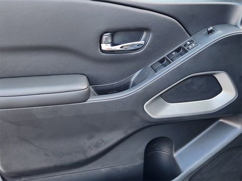 New 2025 Nissan Frontier SV w/ SV Convenience Package image 16