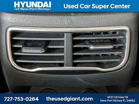 Used 2022 Hyundai Santa Fe SEL w/ Winter Weather Package FWD image 15