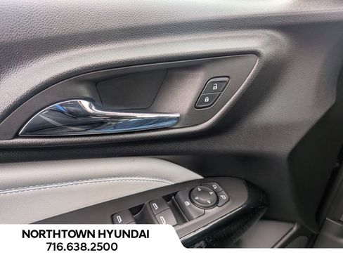 Used 2025 Chevrolet Trax LT image 27