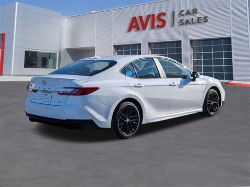 Used 2025 Toyota Camry SE image 6