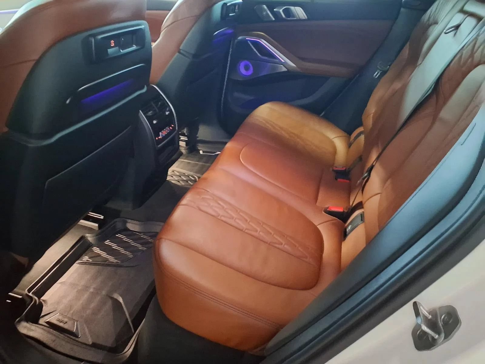 Used 2022 BMW X6 M50i w/ Executive Package AWD/4WD image 17