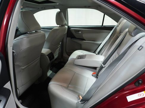 Used 2017 Toyota Camry XLE w/ Moonroof Package image 12