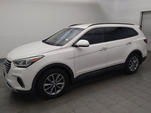 Used 2018 Hyundai Santa Fe SE FWD image 2