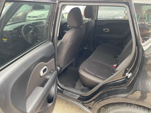 Used 2016 Kia Soul Base 4dr Crossover 6M image 12